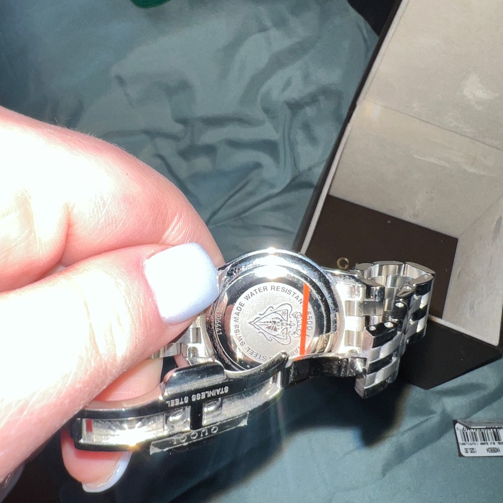 ⭐️ YEAR END SALE ⭐️ GUCCI DIAMOND WATCH - Picture 3 of 14